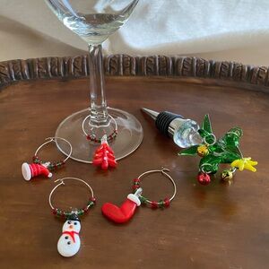 Festive Holiday Wine Stopper and Charm Set